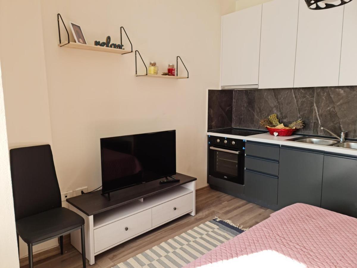 Lovely One Bedroom In Apartament