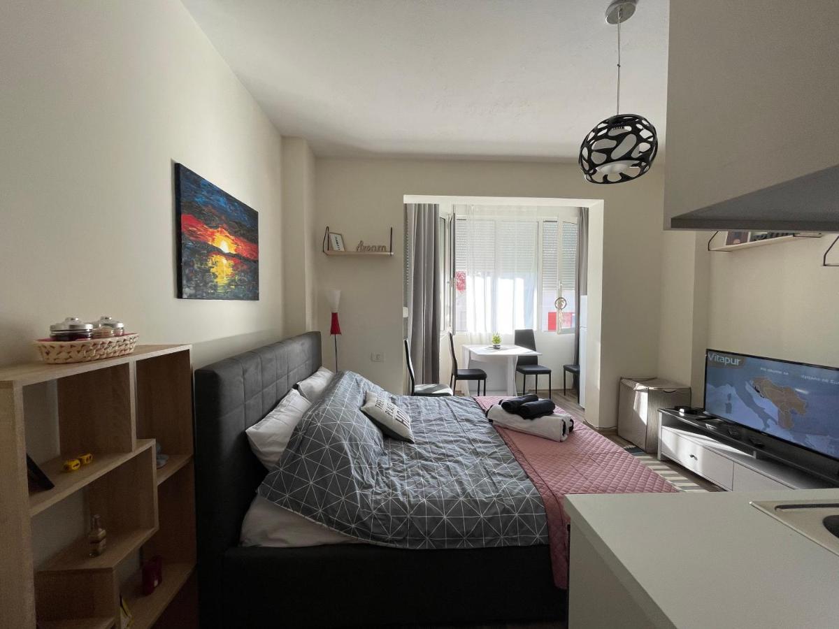 Lovely One Bedroom In Apartament